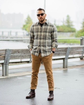 Dunkelgraues Flanell Langarmhemd mit Schottenmuster kombinieren – 38 Herren Outfits