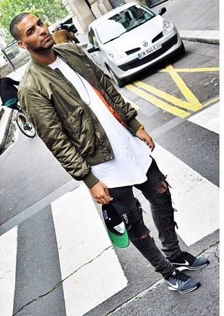 Welche Sportschuhe mit dunkelgrauer enger Jeans zu tragen – 40 Herren Outfits