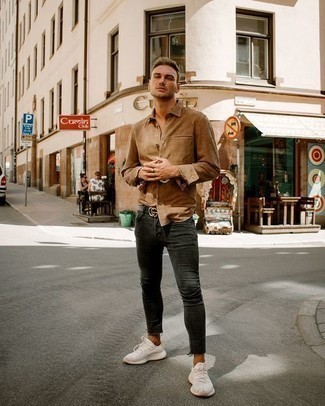 Welche Sportschuhe mit dunkelgrauer enger Jeans zu tragen – 40 Herren Outfits
