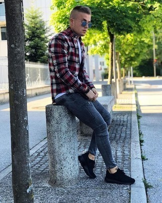 Welche Sportschuhe mit dunkelgrauer enger Jeans zu tragen – 40 Herren Outfits