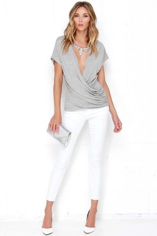 Dunkelgraue Leder Clutch mit Schlangenmuster kombinieren – 16 Damen Outfits