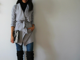 Dunkelgraue Leder Clutch mit Schlangenmuster kombinieren – 16 Damen Outfits