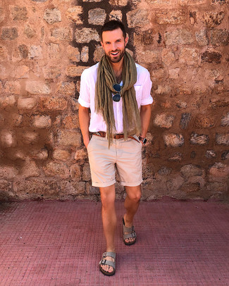 Dunkelgraue Wildledersandalen kombinieren – 17 Herren Outfits