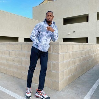Dunkelgrauen Mit Batikmuster Pullover mit einem Kapuze kombinieren – 7 Herren Outfits