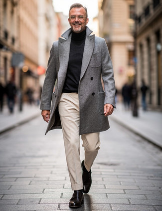 Wie dunkelgrauen Rollkragenpullover mit schwarzer Doppelmonks aus Leder zu kombinieren – 8 Herren Outfits