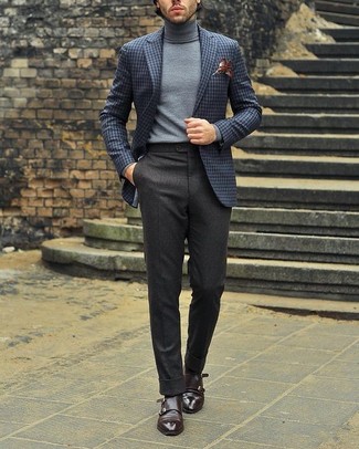 Wie dunkelgrauen Rollkragenpullover mit dunkelbrauner Doppelmonks aus Leder zu kombinieren – 10 Herren Outfits