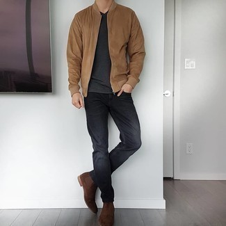 Dunkelgraues T-Shirt mit einem V-Ausschnitt kombinieren – 74 Herren Outfits