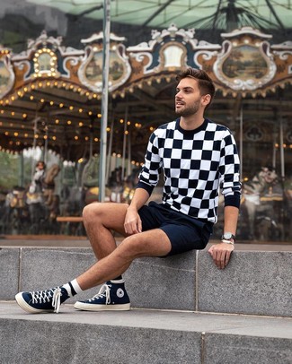 Pullover mit einem Rundhalsausschnitt mit Karomuster kombinieren – 23 Herren Outfits