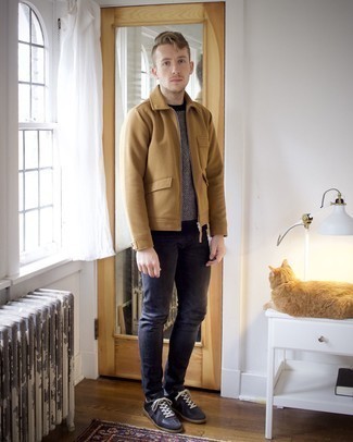 Pullover mit einem Rundhalsausschnitt mit Karomuster kombinieren – 23 Herren Outfits