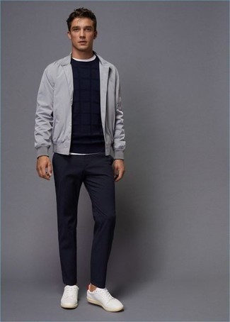 Pullover mit einem Rundhalsausschnitt mit Karomuster kombinieren – 23 Herren Outfits