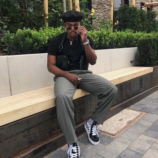 Hohe Sneakers mit Karomuster kombinieren – 7 Herren Outfits