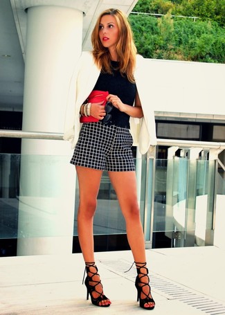 Shorts mit Karomuster kombinieren – 10 Damen Outfits