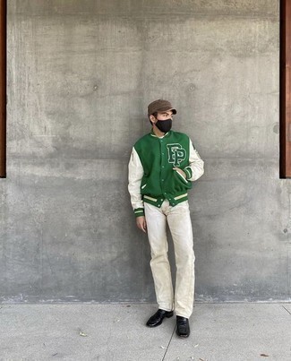 Braune Baseballkappe kombinieren – 312 Herren Outfits: Für ein bequemes Couch-Outfit, paaren Sie eine grüne Collegejacke mit einer braunen Baseballkappe. Schalten Sie Ihren Kleidungsbestienmodus an und machen schwarzen Chelsea Boots aus Leder zu Ihrer Schuhwerkwahl.