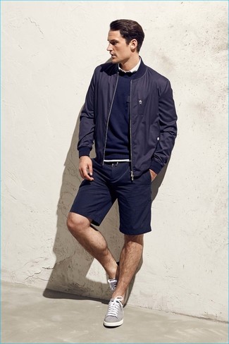 Wie Pullover mit einem Rundhalsausschnitt mit Bomberjacke zu kombinieren – 334 Herren Outfits