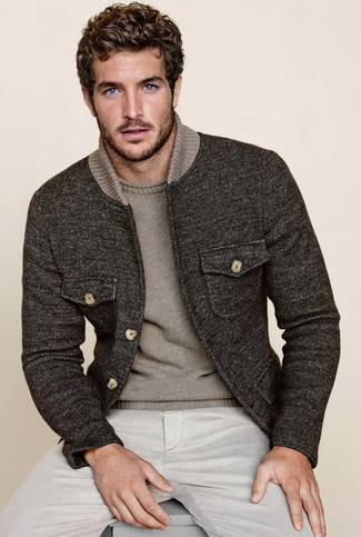 Wie Pullover mit einem Rundhalsausschnitt mit Bomberjacke zu kombinieren – 334 Herren Outfits