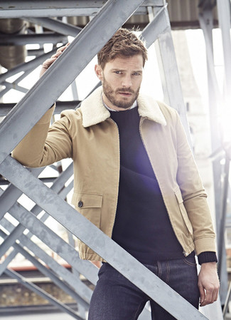 Wie Pullover mit einem Rundhalsausschnitt mit Langarmhemdes zu kombinieren – 60 Winter Herren Outfits