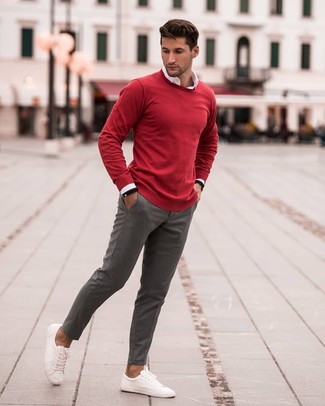 Wie Pullover mit einem Rundhalsausschnitt mit Langarmhemdes zu kombinieren – 1486+ Herren Outfits