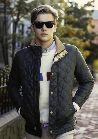 Wie Pullover mit einem Rundhalsausschnitt mit Langarmhemdes zu kombinieren – 1486+ Herren Outfits