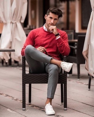 Wie Pullover mit einem Rundhalsausschnitt mit Langarmhemdes zu kombinieren – 1486+ Herren Outfits