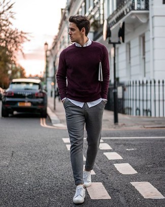 20 Jährige: Wie Pullover mit einem Rundhalsausschnitt mit Langarmhemdes zu kombinieren – 239 Herren Outfits warm Wetter