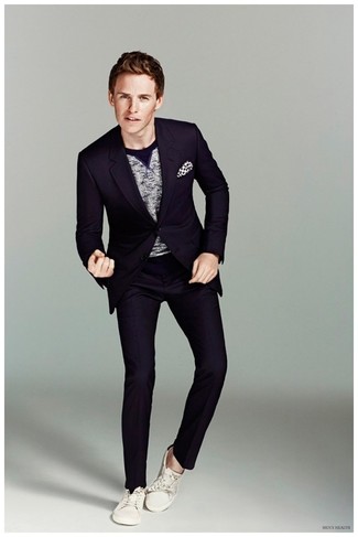 Wie Pullover mit einem Rundhalsausschnitt mit Anzuges zu kombinieren – 181 Herren Outfits
