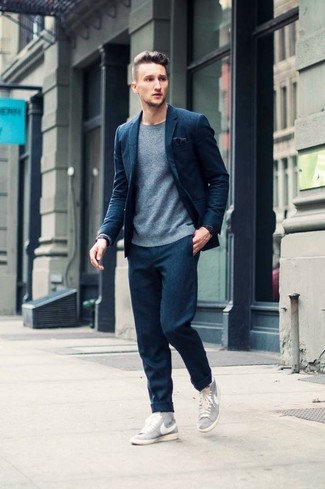 Wie Pullover mit einem Rundhalsausschnitt mit Anzuges zu kombinieren – 181 Herren Outfits