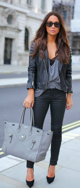 Wie T-Shirt mit einem Rundhalsausschnitt mit Bikerjacke zu kombinieren – 112 Smart-Casual Damen Outfits