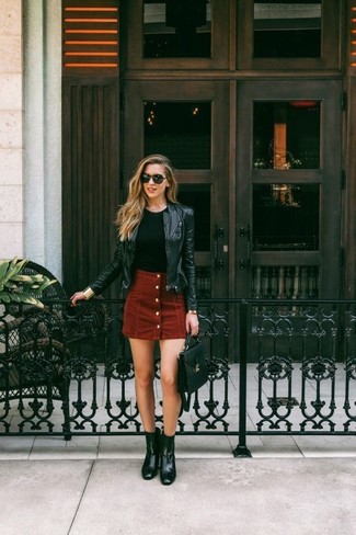 Wie T-Shirt mit einem Rundhalsausschnitt mit Bikerjacke zu kombinieren – 112 Smart-Casual Damen Outfits