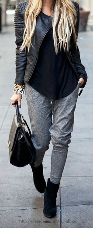Wie T-Shirt mit einem Rundhalsausschnitt mit Bikerjacke zu kombinieren – 316 Damen Outfits