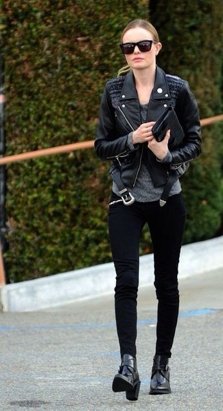 Wie T-Shirt mit einem Rundhalsausschnitt mit Bikerjacke zu kombinieren – 316 Damen Outfits