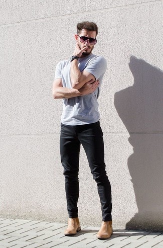 Wie T-Shirt mit einem Rundhalsausschnitt mit Chelsea Boots zu kombinieren – 1585+ Herren Outfits