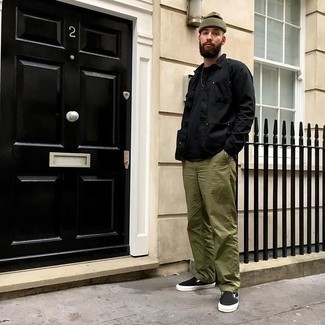 Wie T-Shirt mit einem Rundhalsausschnitt mit Shirtjacke zu kombinieren – 2000+ Herren Outfits
