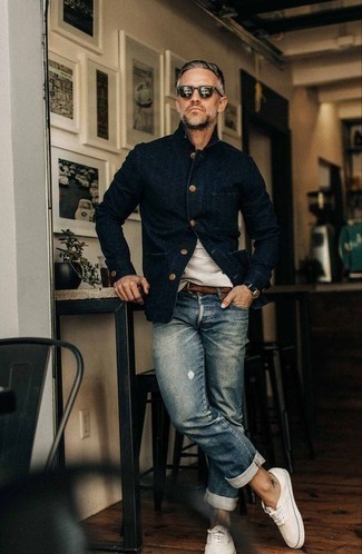 Wie T-Shirt mit einem Rundhalsausschnitt mit Shirtjacke zu kombinieren – 118 Lässige Herren Outfits
