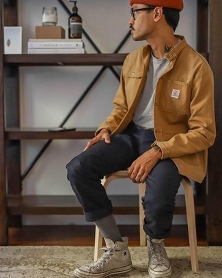Wie T-Shirt mit einem Rundhalsausschnitt mit Shirtjacke zu kombinieren – 2000+ Herren Outfits