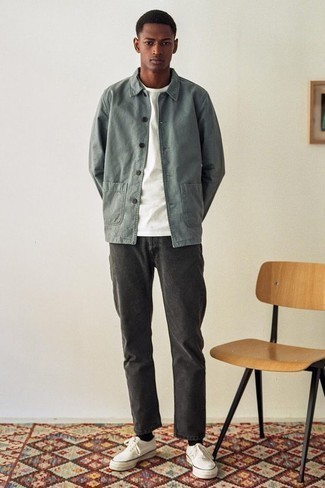 Wie T-Shirt mit einem Rundhalsausschnitt mit Shirtjacke zu kombinieren – 2000+ Herren Outfits