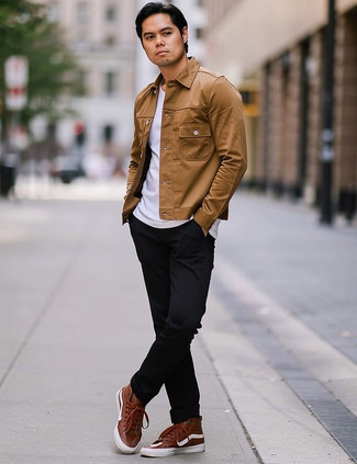Wie T-Shirt mit einem Rundhalsausschnitt mit Shirtjacke zu kombinieren – 2000+ Herren Outfits