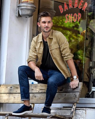 Wie T-Shirt mit einem Rundhalsausschnitt mit Shirtjacke zu kombinieren – 2000+ Herren Outfits
