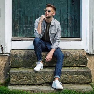 Wie T-Shirt mit einem Rundhalsausschnitt mit Shirtjacke zu kombinieren – 2000+ Herren Outfits