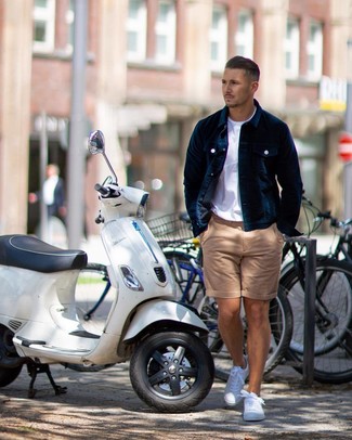Wie T-Shirt mit einem Rundhalsausschnitt mit Shirtjacke zu kombinieren – 2000+ Herren Outfits