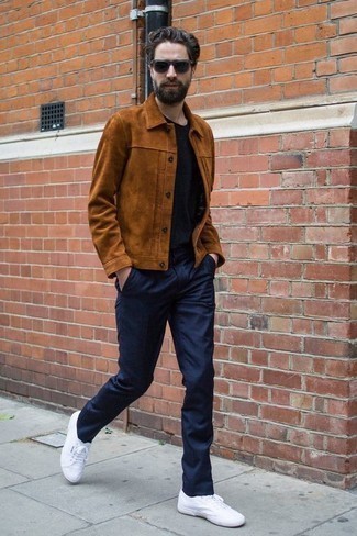 Wie T-Shirt mit einem Rundhalsausschnitt mit Shirtjacke zu kombinieren – 2000+ Herren Outfits