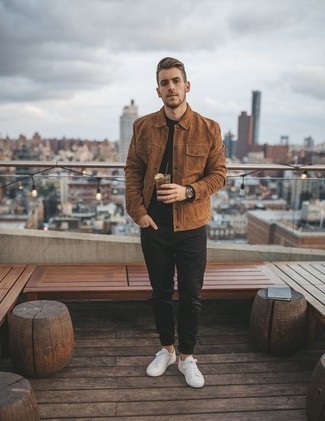 Wie T-Shirt mit einem Rundhalsausschnitt mit Shirtjacke zu kombinieren – 2000+ Herren Outfits