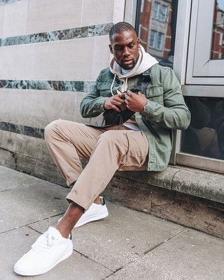 Wie T-Shirt mit einem Rundhalsausschnitt mit Shirtjacke zu kombinieren – 2000+ Herren Outfits