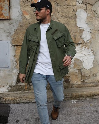 Wie T-Shirt mit einem Rundhalsausschnitt mit Shirtjacke zu kombinieren – 32 Lässige Herbst Herren Outfits