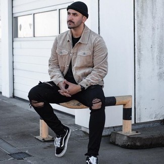 Wie T-Shirt mit einem Rundhalsausschnitt mit Shirtjacke zu kombinieren – 32 Lässige Herbst Herren Outfits
