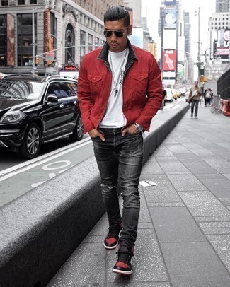 Wie T-Shirt mit einem Rundhalsausschnitt mit Shirtjacke zu kombinieren – 32 Lässige Herbst Herren Outfits