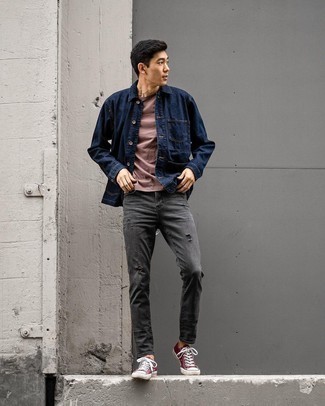 Wie T-Shirt mit einem Rundhalsausschnitt mit Shirtjacke zu kombinieren – 32 Lässige Herbst Herren Outfits