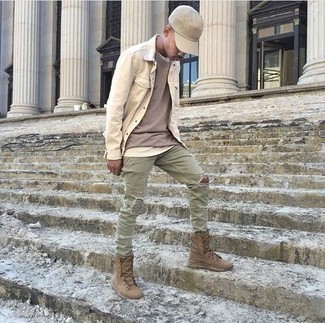 Wie T-Shirt mit einem Rundhalsausschnitt mit Shirtjacke zu kombinieren – 32 Lässige Herbst Herren Outfits