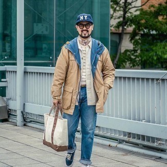 Wie T-Shirt mit einem Rundhalsausschnitt mit Shirtjacke zu kombinieren – 2000+ Herren Outfits