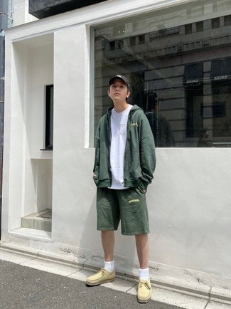 Wie T-Shirt mit einem Rundhalsausschnitt mit Shorts zu kombinieren – 75 Frühling Herren Outfits