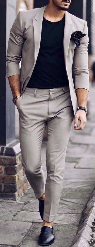 Wie T-Shirt mit einem Rundhalsausschnitt mit Slip-On Sneakers zu kombinieren – 515+ Herren Outfits